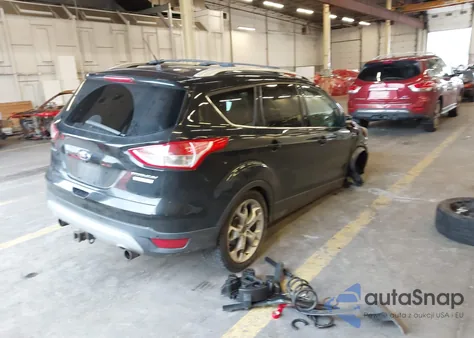 2013 Ford Escape Titanium z USA, uszkodzony, nr VIN 1FMCU0J96DUB15405